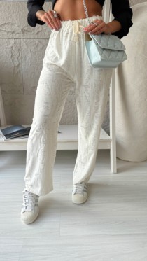 CALÇA COM APLICAÇÃO DE BRILHO - Arthmanha