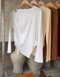 BLUSA ASSIMÉTRICA COM MANGA - Arthmanha